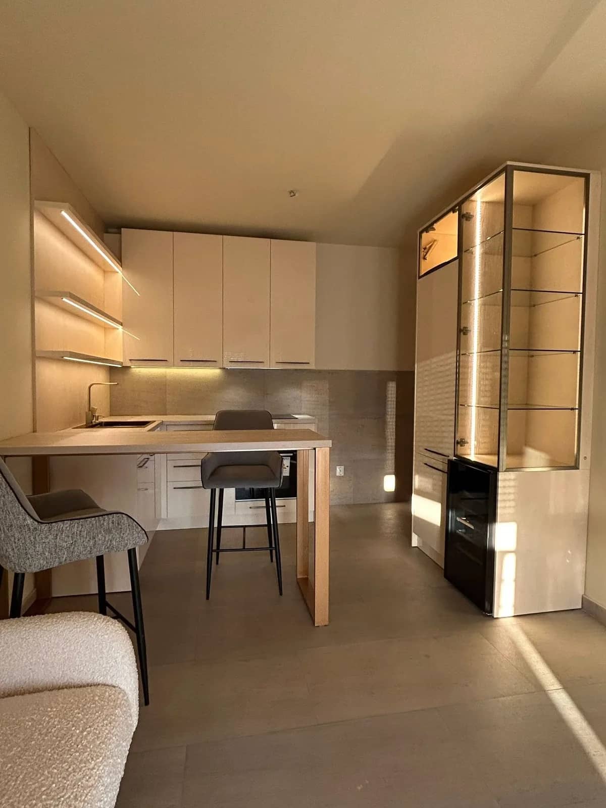 Topli minimalistički apartman ARTIDOM