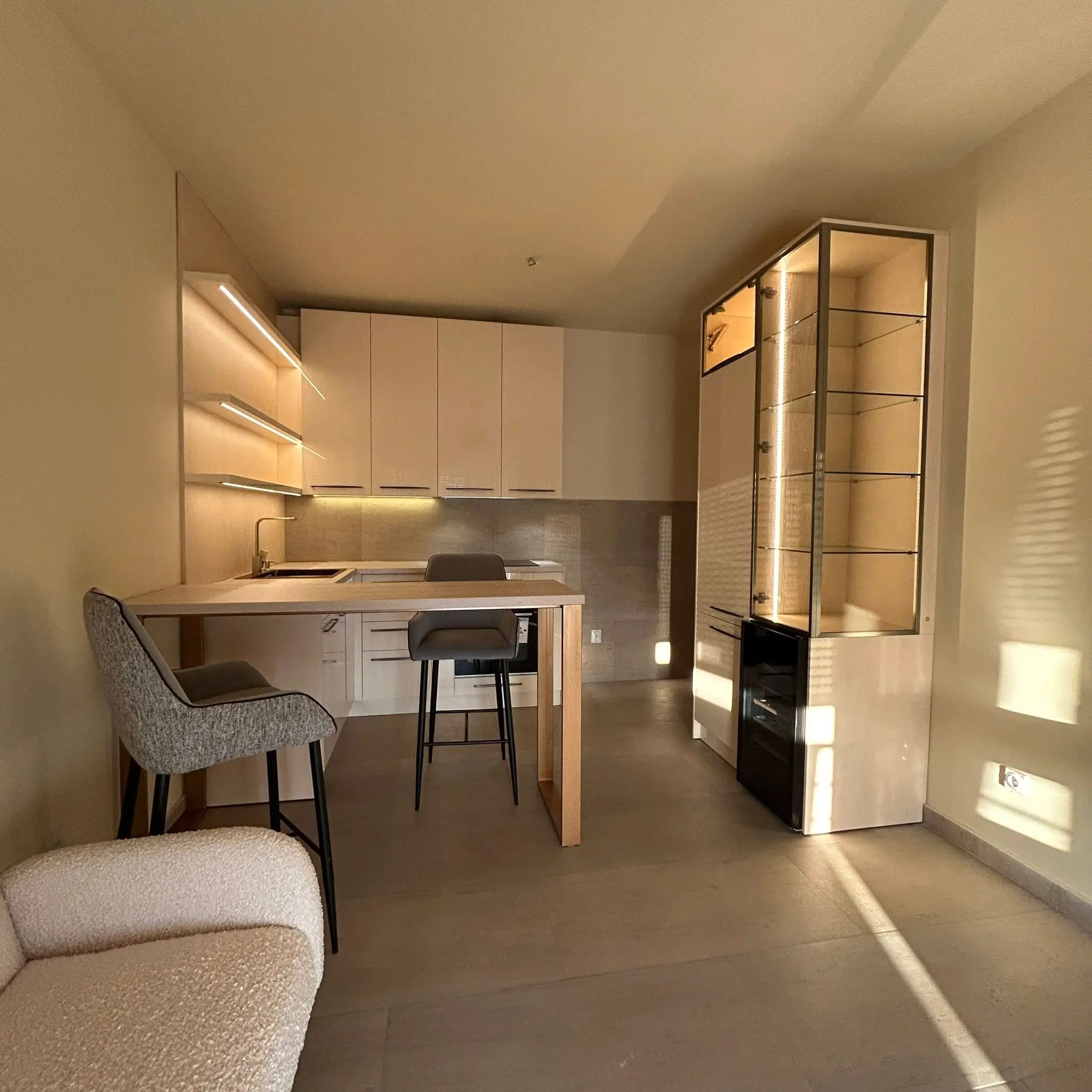 Topli minimalistički apartman ARTIDOM